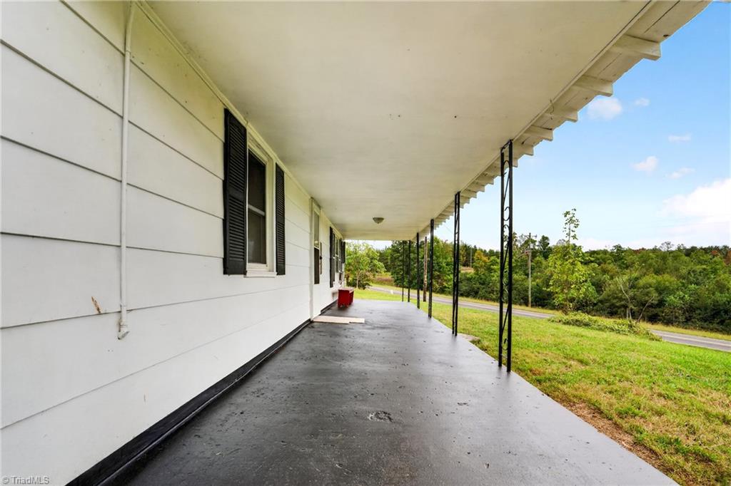 1757 Jewel Road Danbury, NC 27016 - Photo 9 of 49 Gallery Image 9