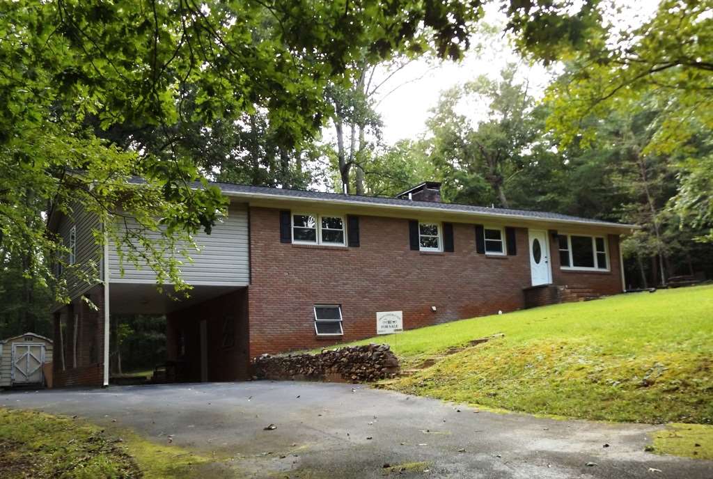 1121 Meadowbrook Road Spartanburg, SC 29307 - Photo 1 of 26 Gallery Image 1