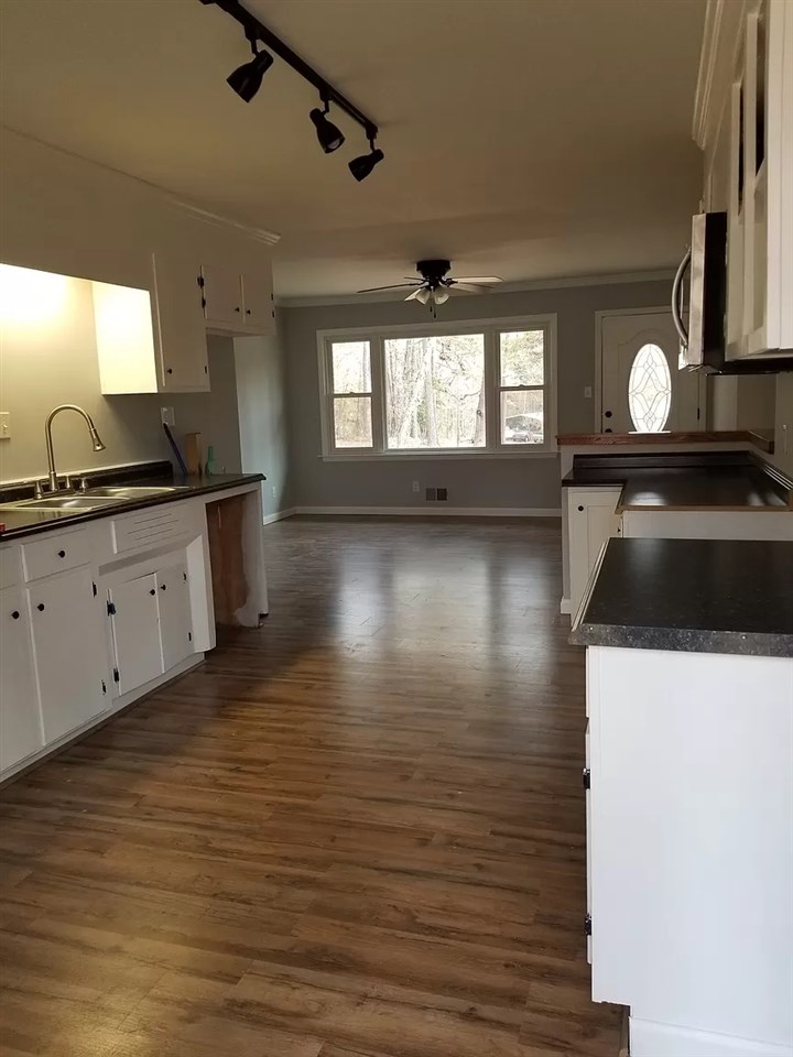 1121 Meadowbrook Road Spartanburg, SC 29307 - Photo 5 of 26 Gallery Image 5
