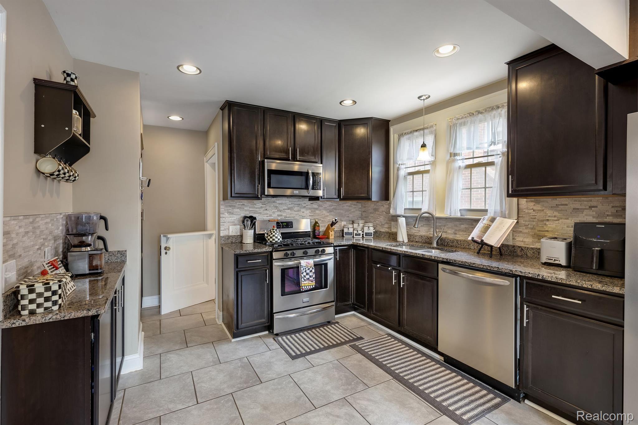 423 Cloverly Road Grosse Pointe, MI 48236 - Photo 13 of 22 Kitchen 2
