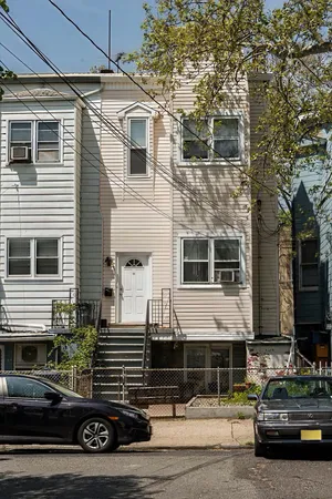 $795,000 | 86 Waverly Street, Jersey City, NJ 07306