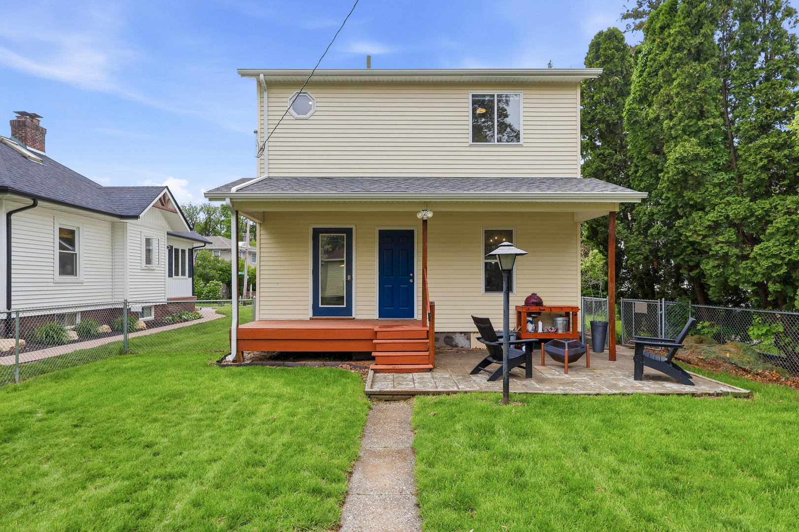 2810 Middle Road Davenport, IA 52803 - Photo 3 of 32