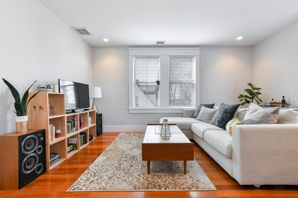 44 Rockview Street, Unit 3 Boston, MA 02130 - Photo 6 of 32