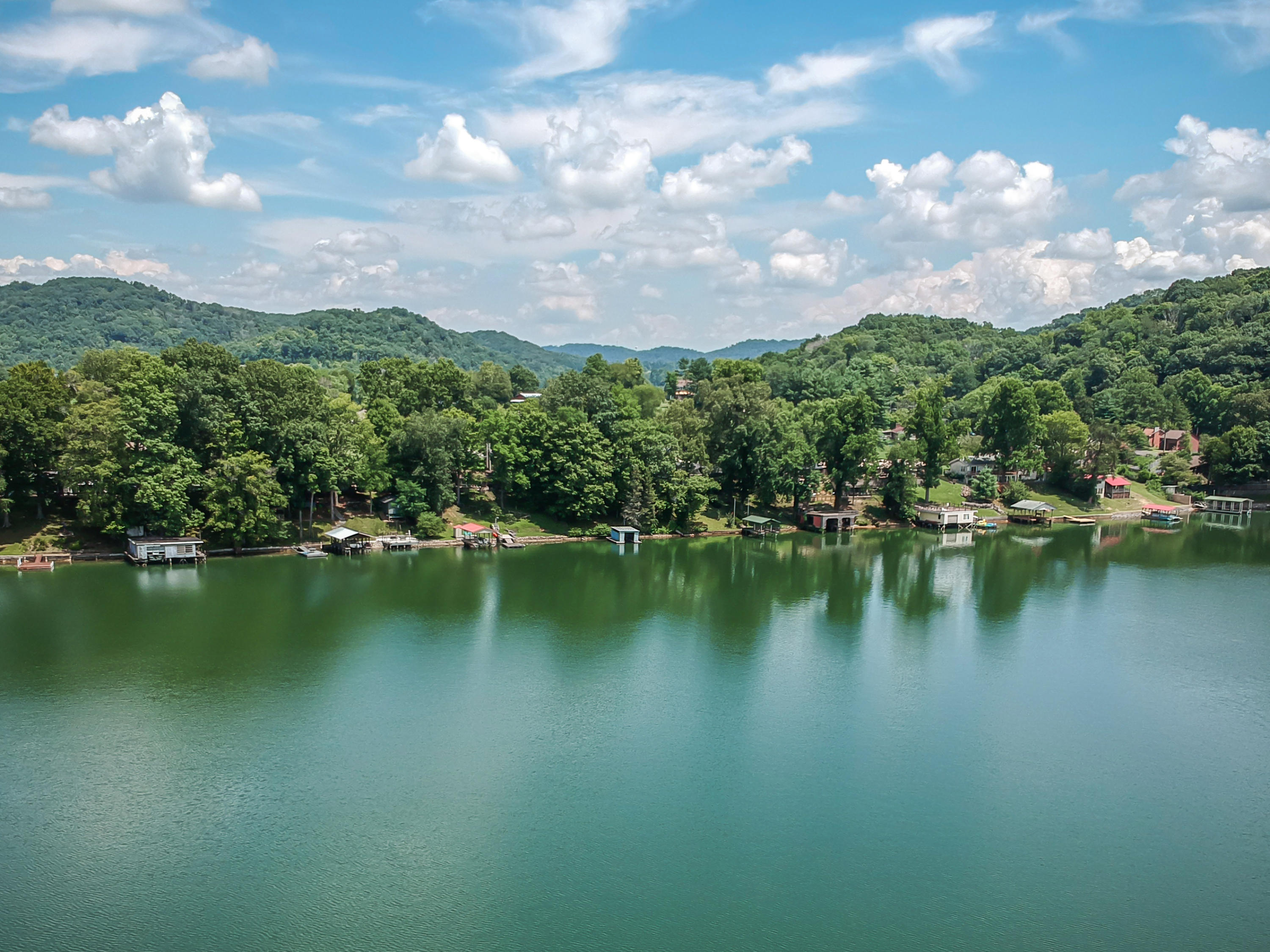 3649 Crest Road Kingsport, TN 37664 - Photo 41 of 45 Bring the boat