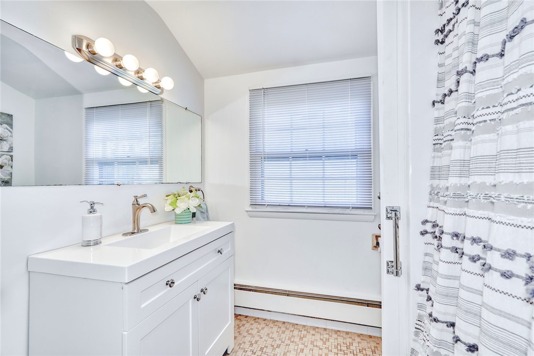 114 Phelps Road Honeoye Falls, NY 14472 - Photo 26 of 48 Upstairs - Full Bathroom