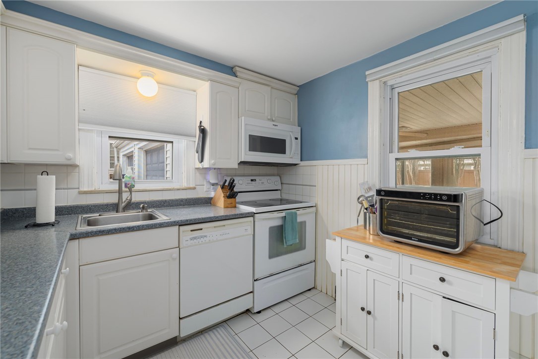 11 Doane Street Cranston, RI 02910 - Photo 11 of 38