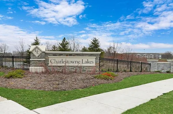 $3,600 | 438 Lakeshore Court, Unit 438, St. Charles, IL 60174