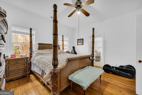 a view of a entryway with washer and dryer