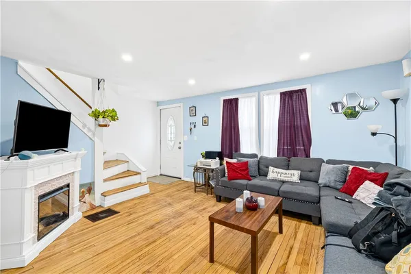 $555,000 | 148 Yorktown Road, North Kingstown, RI 02852