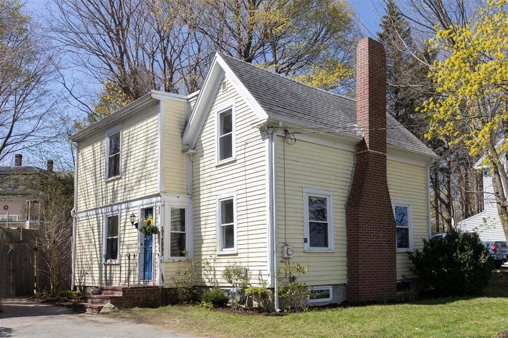 12 Linebrook Road Ipswich, MA 01938 - Photo 2 of 30 a view of a white house with a yard