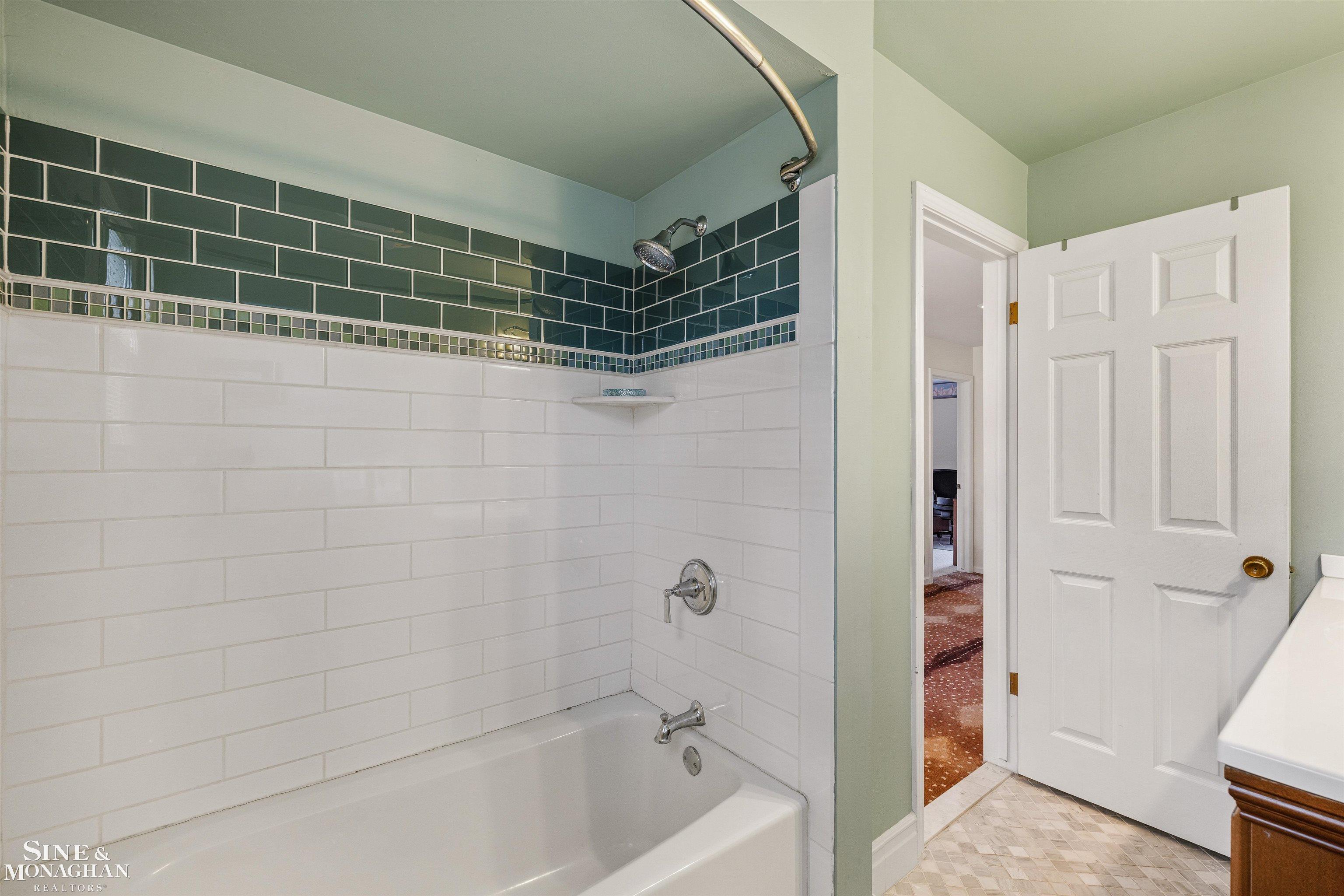 725 Fisher Road Grosse Pointe, MI 48230 - Photo 41 of 63 50211891-e85673ce-9a3c-4b9b-bce7-dc420a0a0fec.JPG