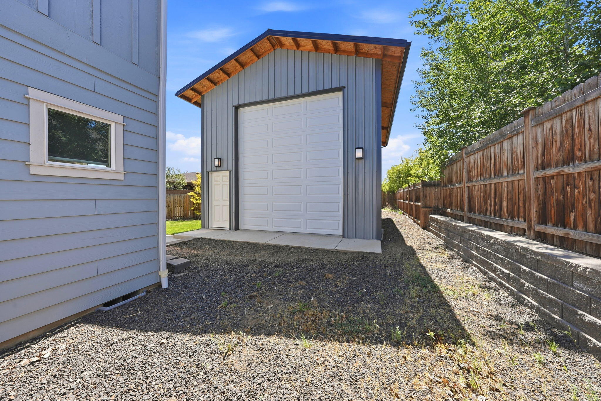 4722 Southwest Zenith Avenue Redmond, OR 97756 - Photo 7 of 59