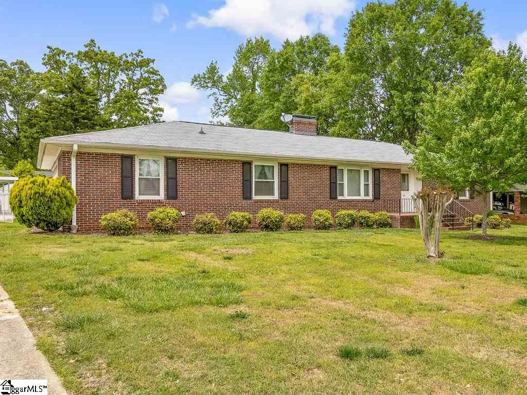 135 Waddell Road Greenville, SC 29609 - Photo 3 of 33 Gallery Image 3
