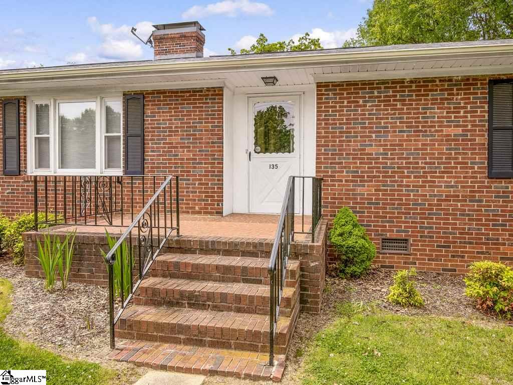 135 Waddell Road Greenville, SC 29609 - Photo 4 of 33 Gallery Image 4