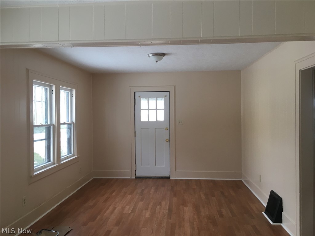 860 Iredell Street Akron, OH 44310 - Photo 3 of 18