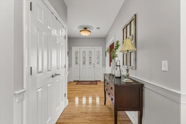 a view of an entryway with a livingroom