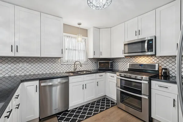 $339,900 | 15201 Geoffrey Road, Oak Forest, IL 60452