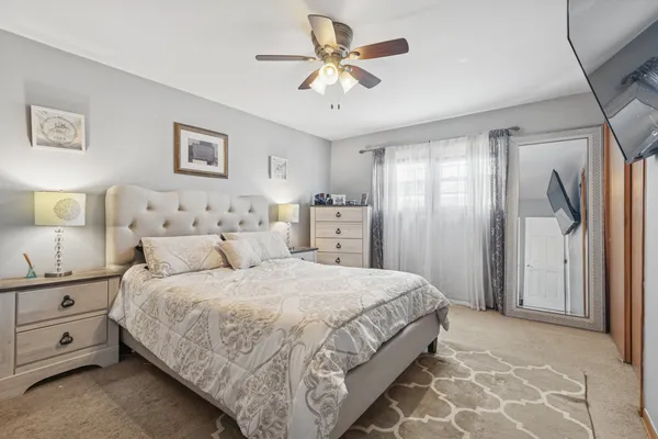 $339,900 | 15201 Geoffrey Road, Oak Forest, IL 60452
