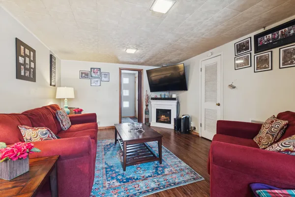 $339,900 | 15201 Geoffrey Road, Oak Forest, IL 60452