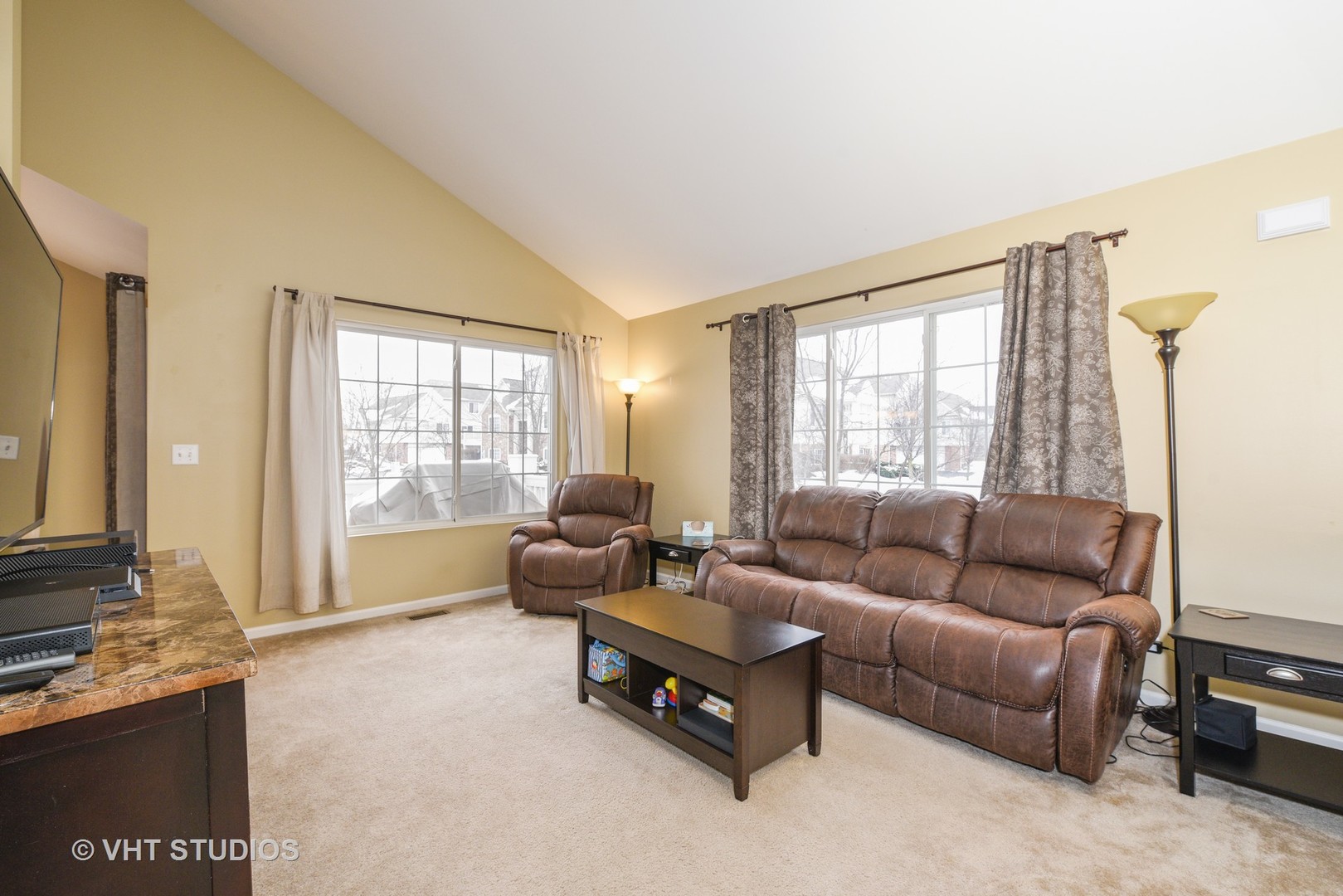 3356 Cameron Drive Elgin, IL 60124 - Photo 2 of 11