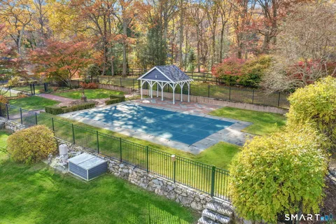 $2,698,000 | 135 Comstock Hill Road, New Canaan, CT 06840