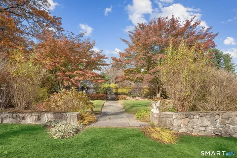 $2,698,000 | 135 Comstock Hill Road, New Canaan, CT 06840