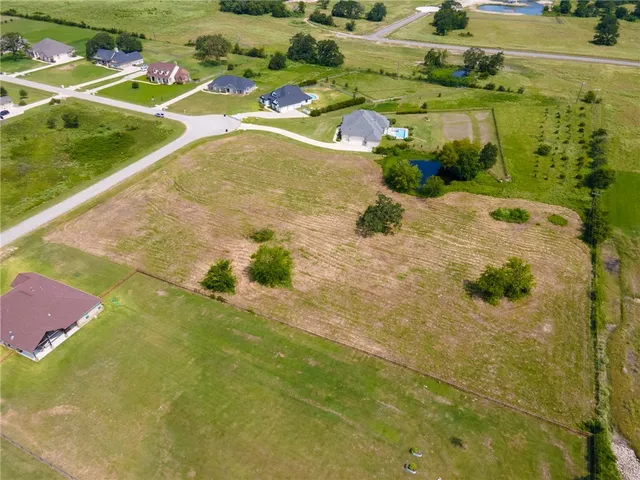 a view of an outdoor space