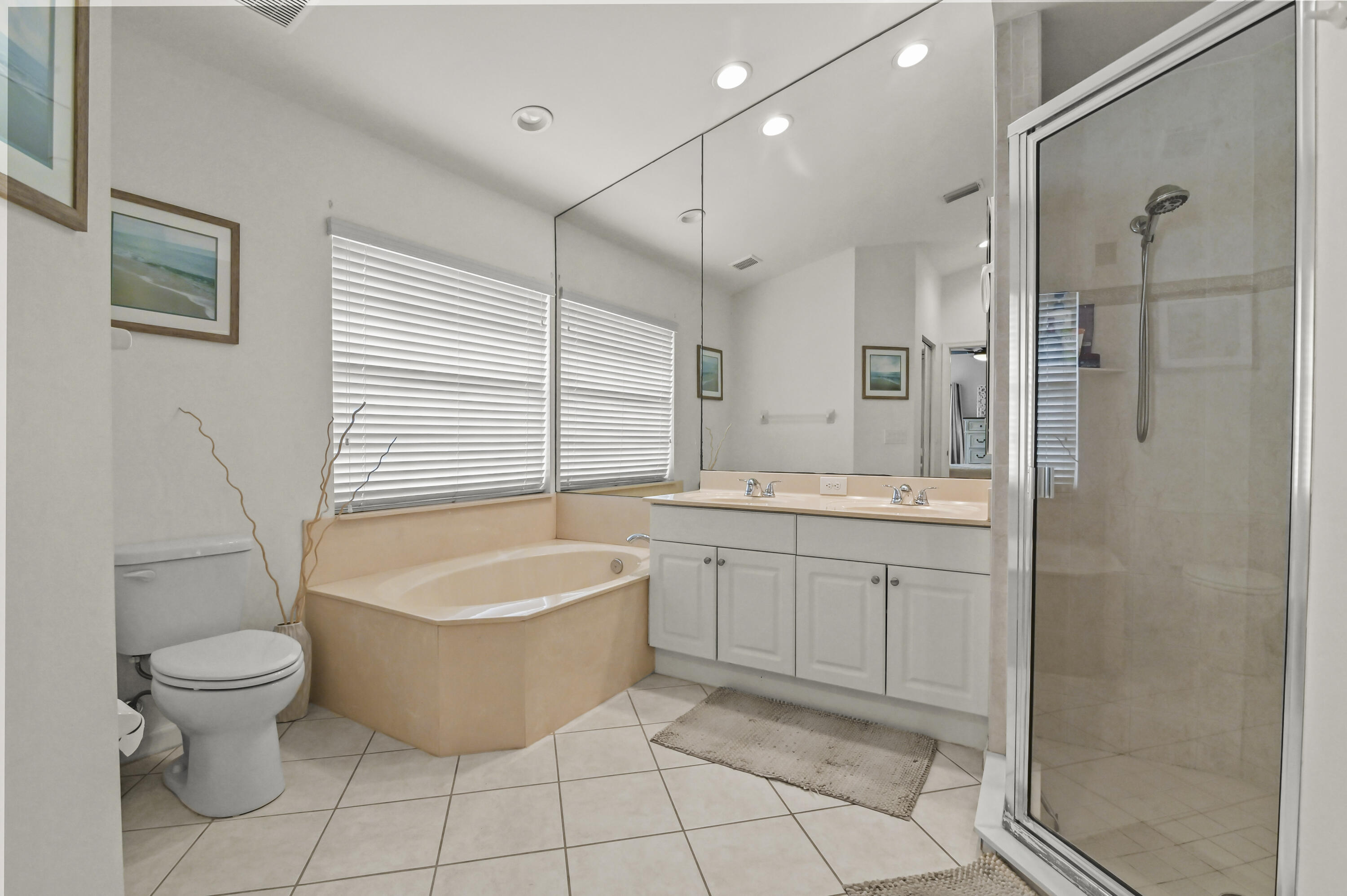 6319 Foster Street Jupiter, FL 33458 - Photo 14 of 24 23 Bathroom 02
