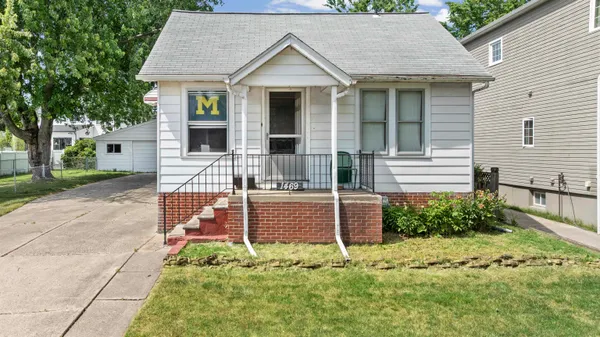 $839,900 | 1469 Holland Street, Birmingham, MI 48009