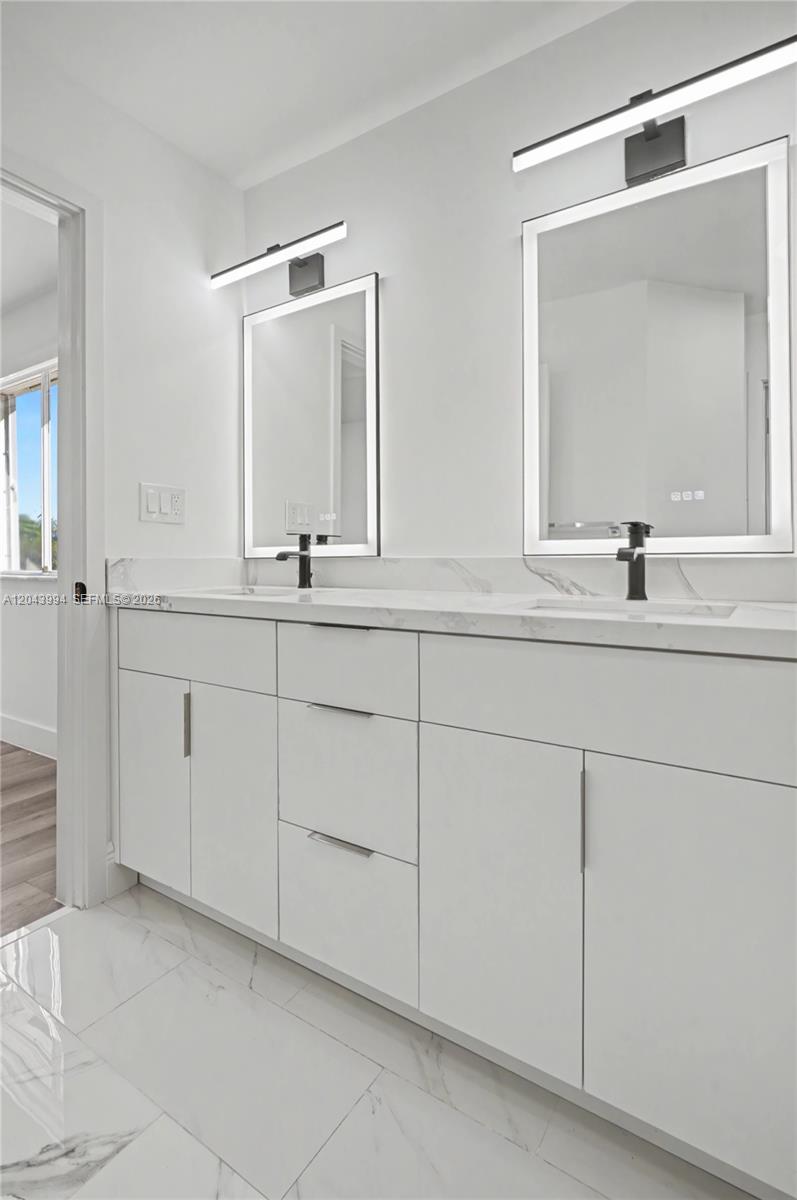 16240 Southwest 75th Street Miami, FL 33193 - Photo 9 of 26
