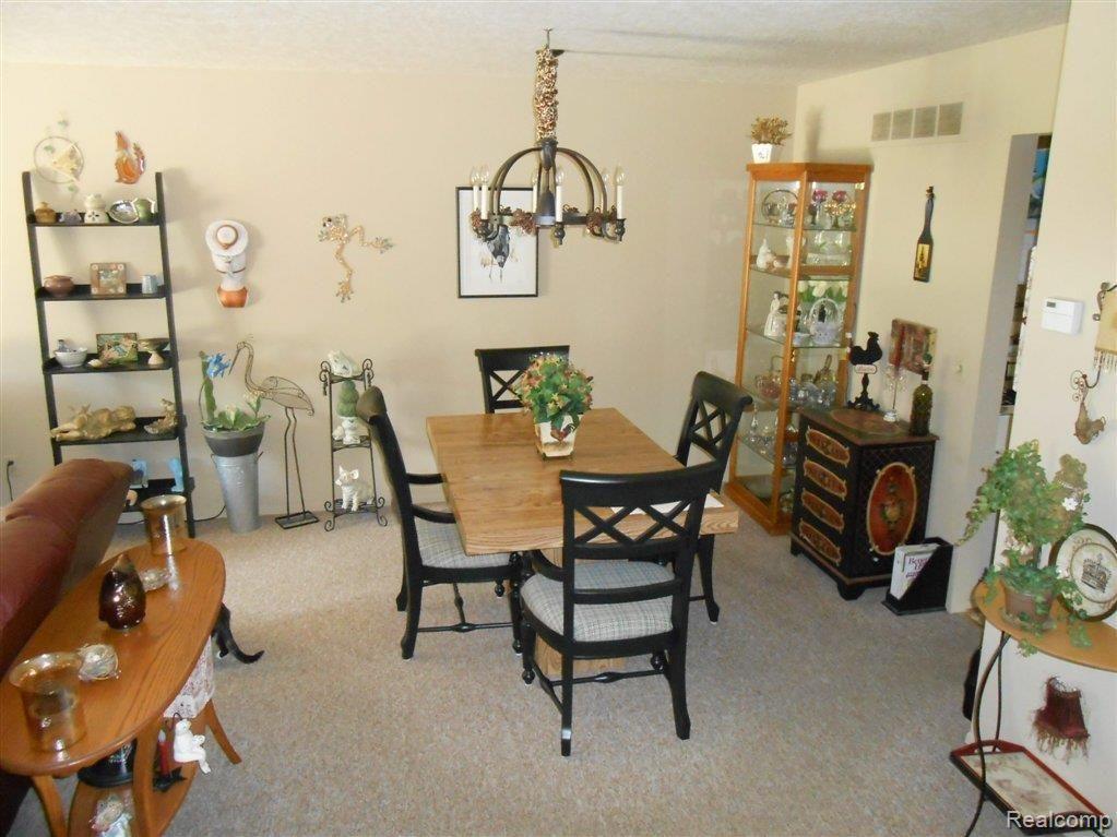 572 Tennyson, Unit 77 Rochester, MI 48307 - Photo 5 of 17 Dining.jpg