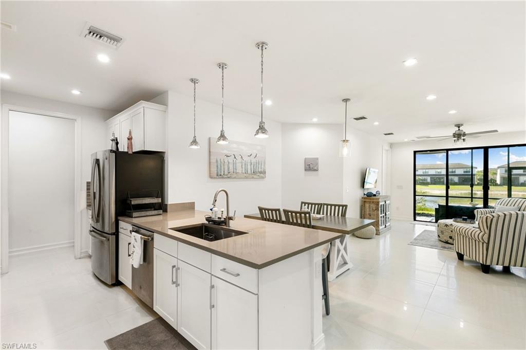 7437 Rockefeller Drive Naples, FL 34119 - Photo 3 of 32