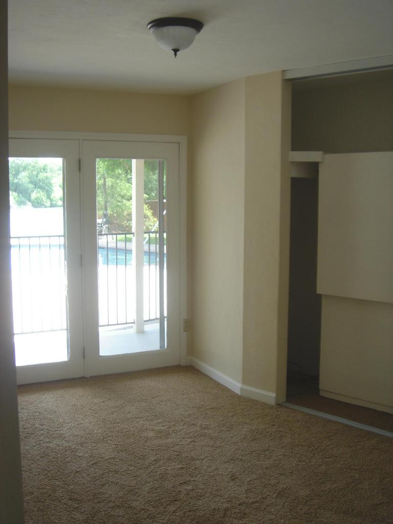 6341 Riverside Drive Redding, CA 96001 - Photo 17 of 20 an empty room with a window