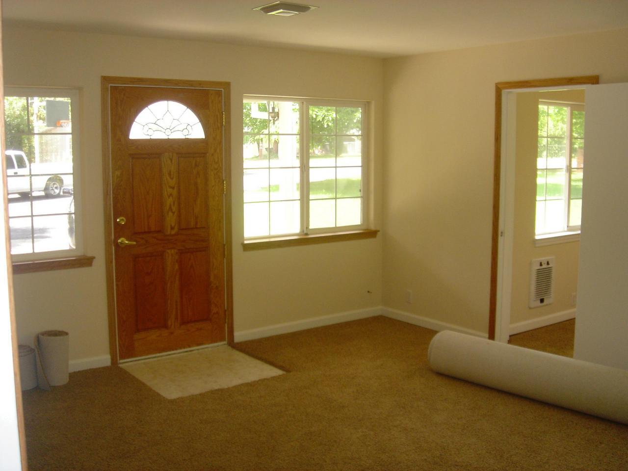 6341 Riverside Drive Redding, CA 96001 - Photo 20 of 20 an empty room with a window