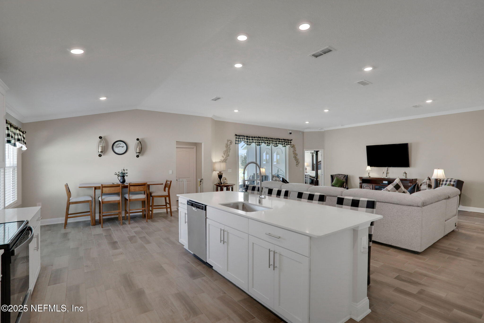 2496 Cold Stream Lane Green Cove Springs, FL 32043 - Photo 11 of 58 Kitchen/Family