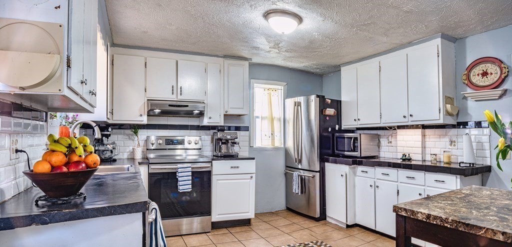 141 Brook Road Quincy, MA 02169 - Photo 11 of 38 Gallery Image 11