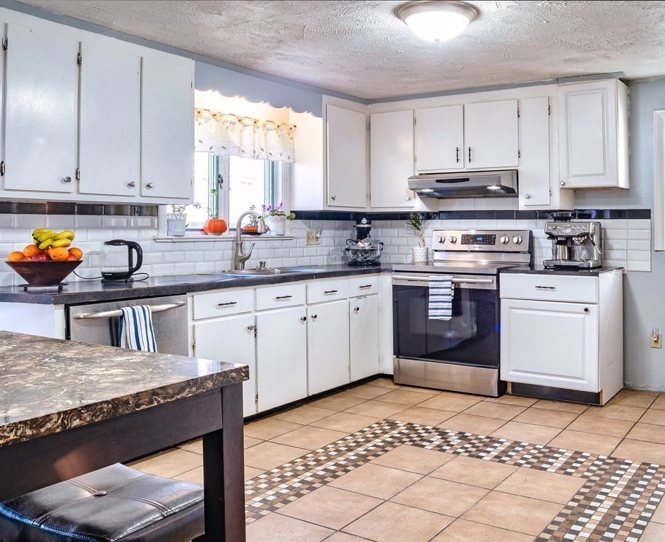 141 Brook Road Quincy, MA 02169 - Photo 14 of 38 Gallery Image 14