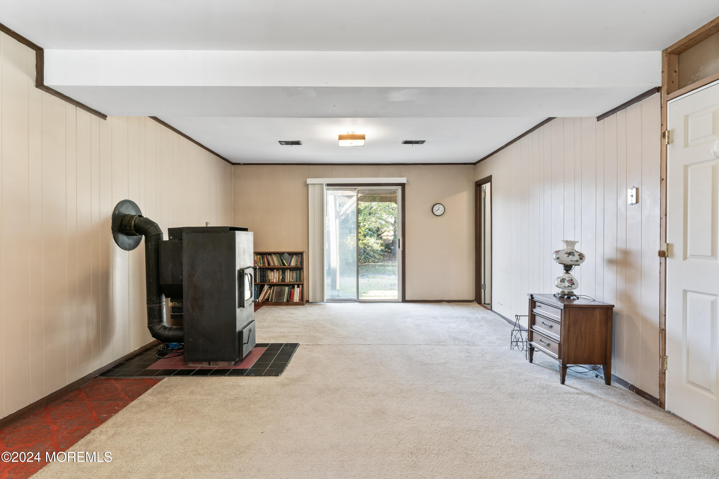 407 Reedy Drive Brick, NJ 08723 - Photo 24 of 35 a view of a livingroom with furniture and a entryway