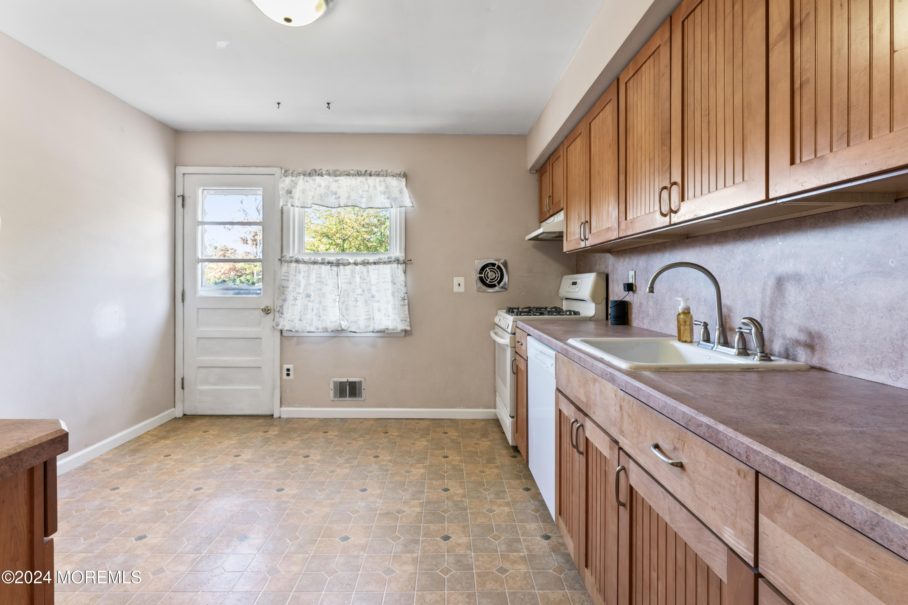 407 Reedy Drive Brick, NJ 08723 - Photo 9 of 35 a kitchen with granite countertop a sink and cabinets