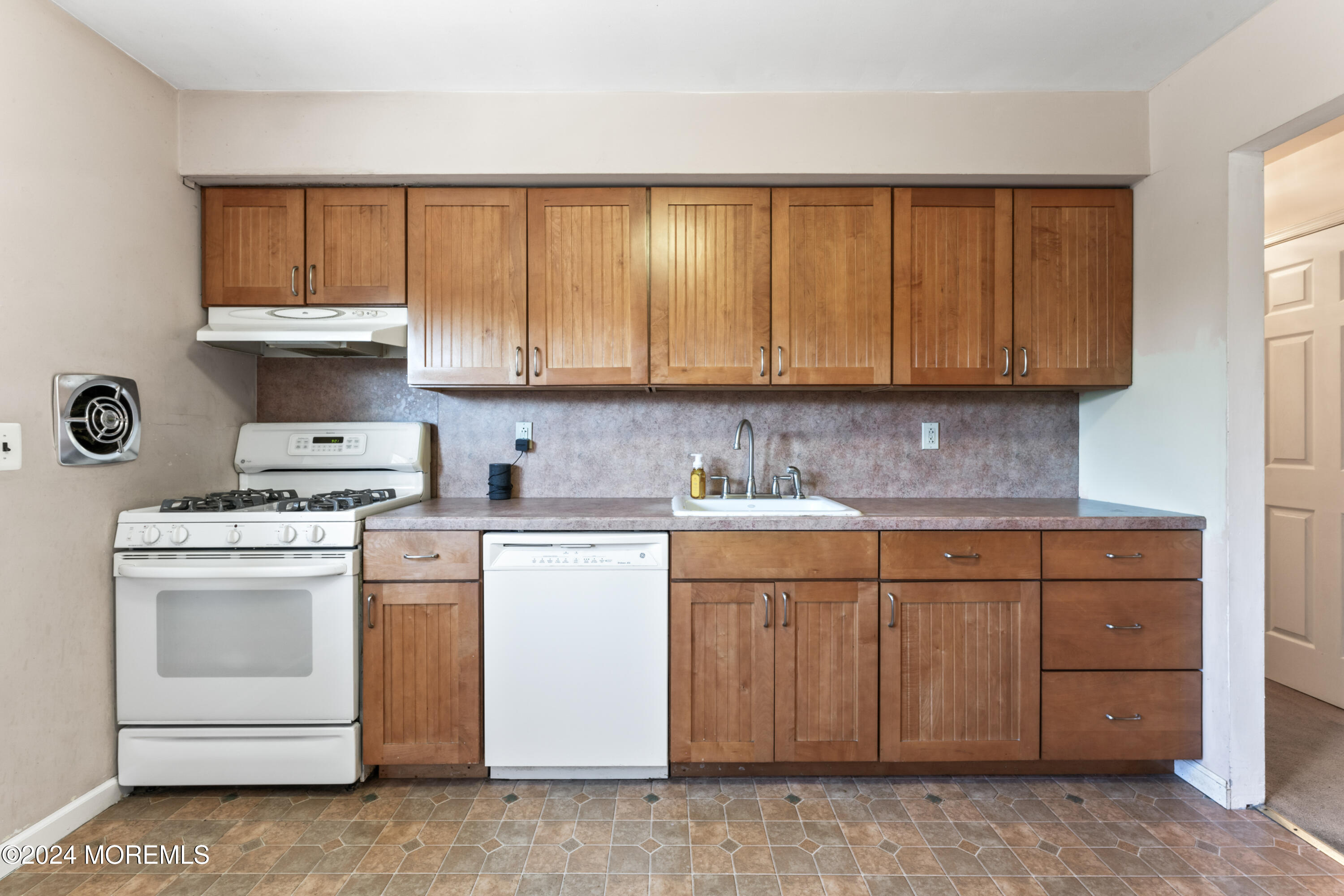 407 Reedy Drive Brick, NJ 08723 - Photo 10 of 35 a kitchen with appliances cabinets and a sink