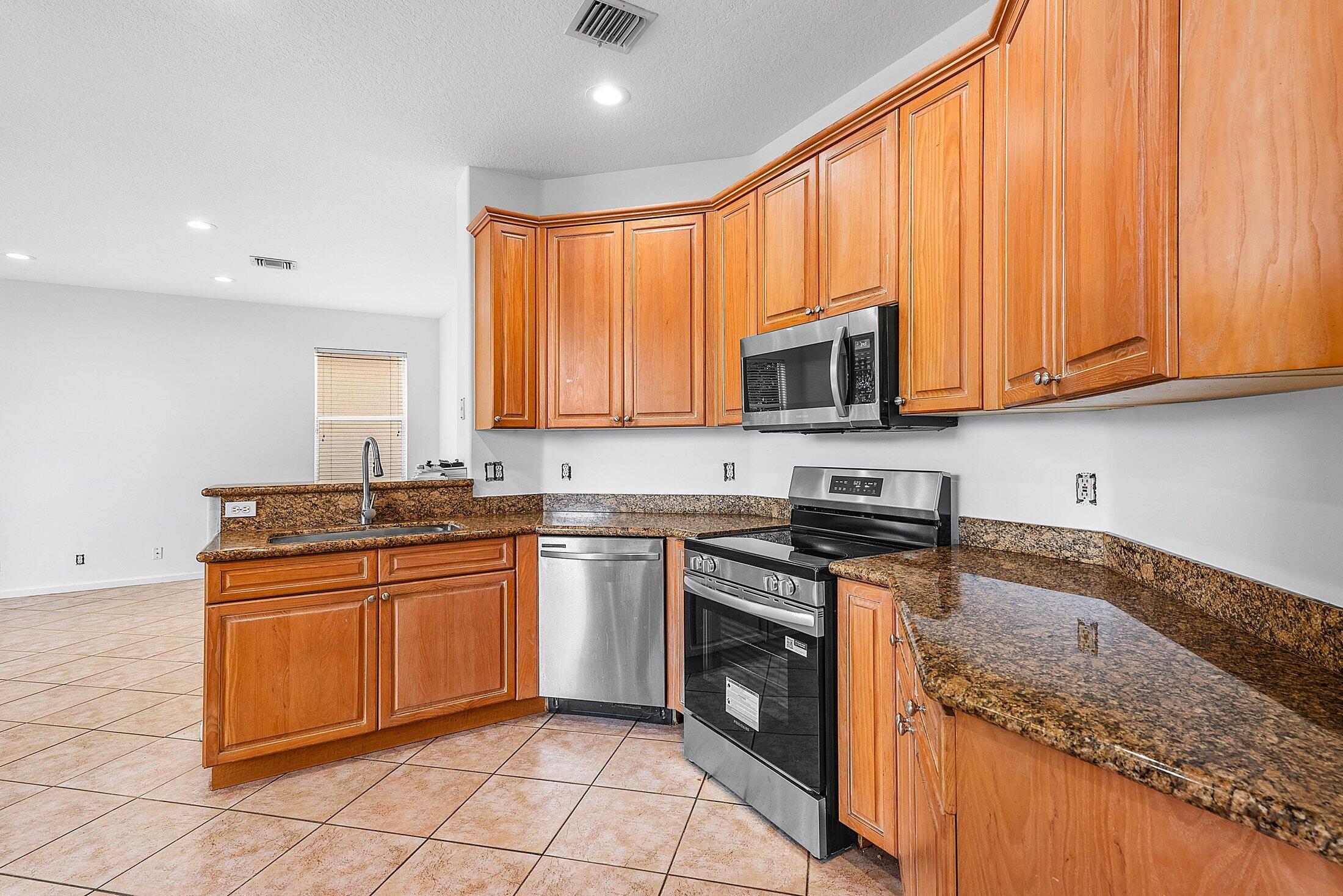 9724 Vineyard Court Boca Raton, FL 33428 - Photo 12 of 56 012-9724VineyardCourt-BocaRaton-FL-33428