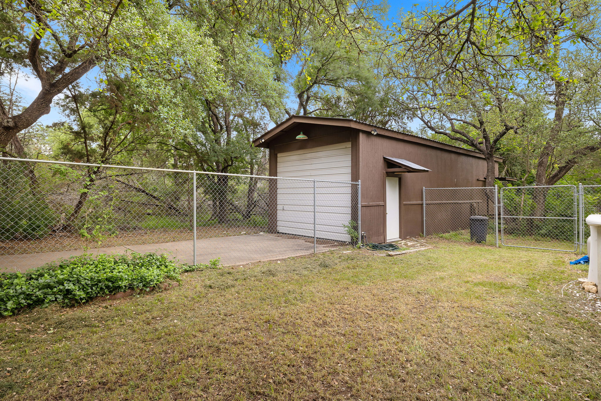 136 Valley View Road Georgetown, TX 78633 - Photo 34 of 40 RV Garage! So many possibilities with this extra structure.
