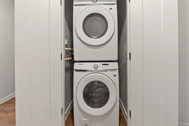 a close up view of a washer and dryer