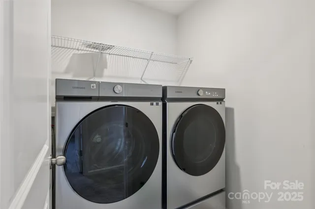 a close up view of a washer and dryer