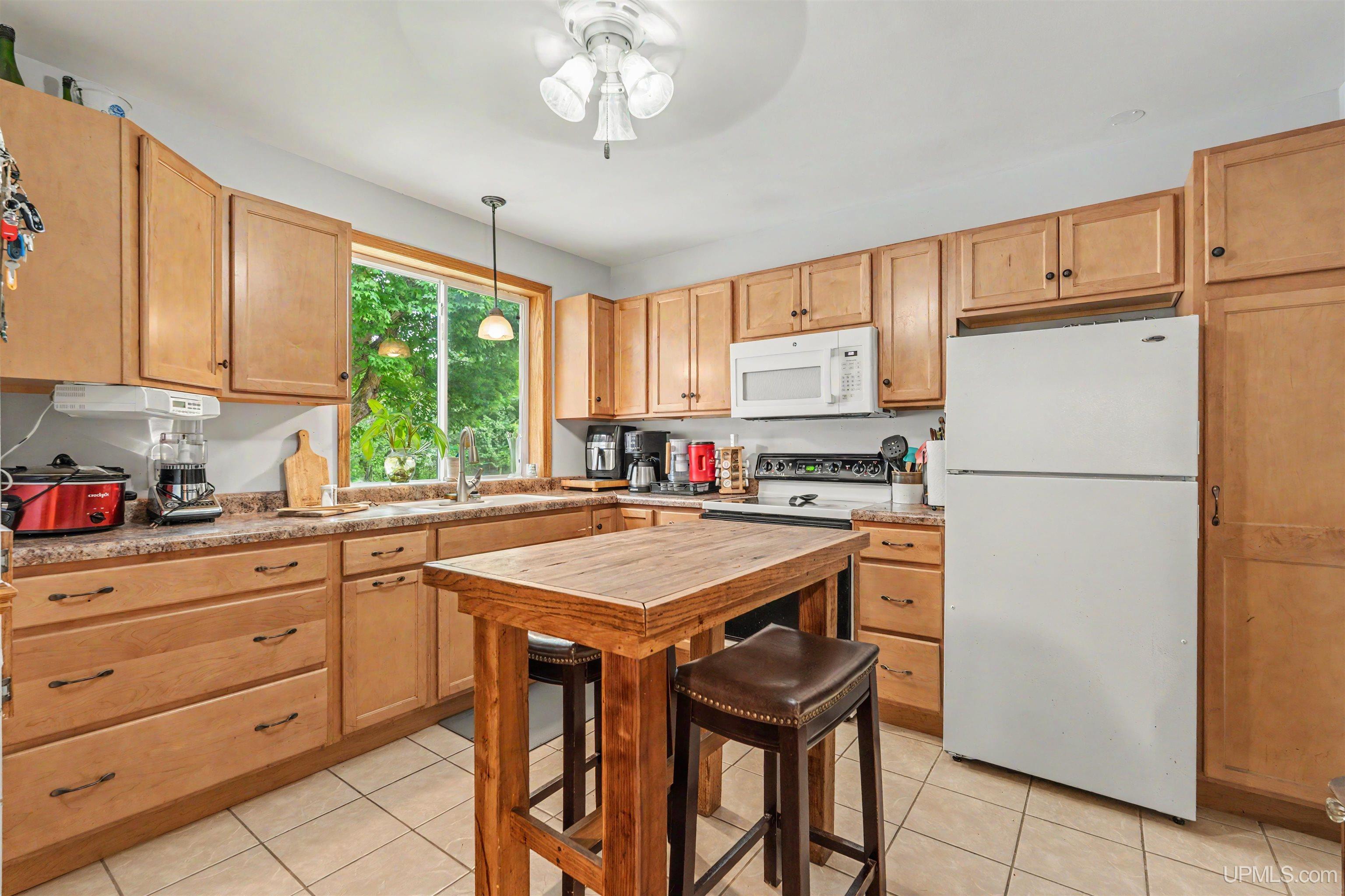 1820 Little Harbor Road Manistique, MI 49854 - Photo 8 of 88 Gallery Image 8