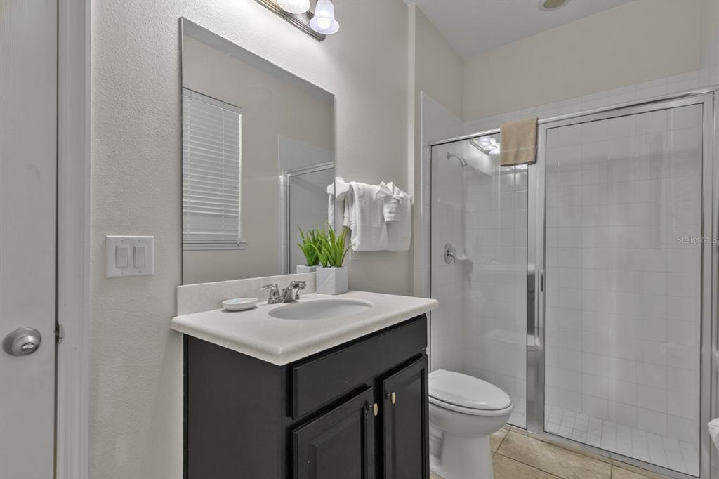 946 Suffolk Place Davenport, FL 33896 - Photo 15 of 41 a bathroom with a sink and a mirror