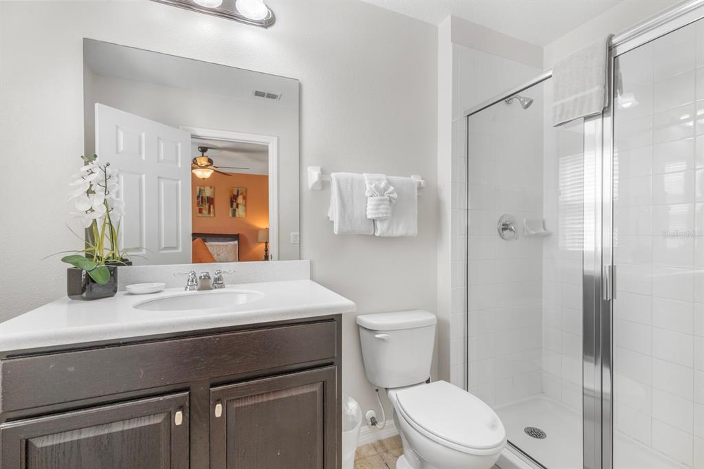 946 Suffolk Place Davenport, FL 33896 - Photo 33 of 41 a bathroom with a sink a toilet and shower