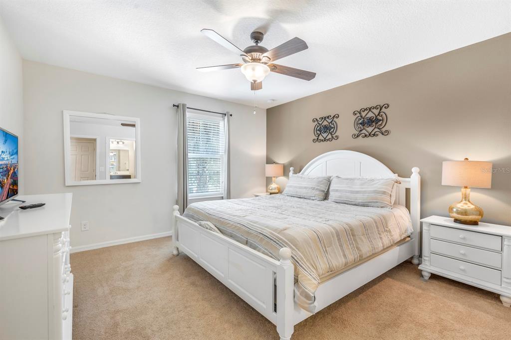 946 Suffolk Place Davenport, FL 33896 - Photo 34 of 41 a bedroom with a bed and window