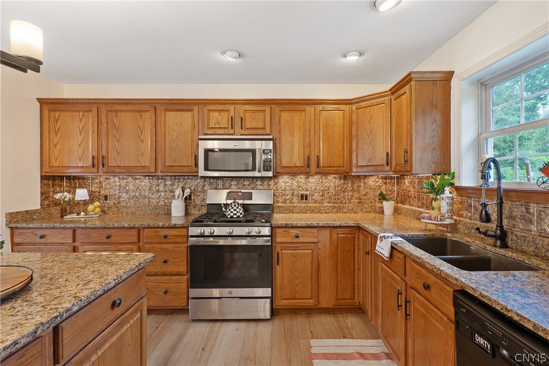 23 Commane Road Baldwinsville, NY 13027 - Photo 13 of 46 Gallery Image 13