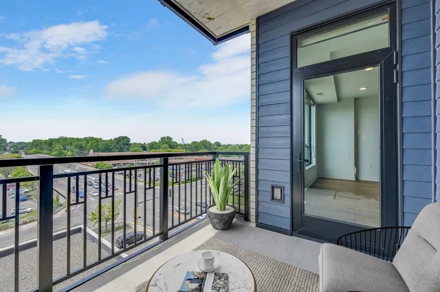 $9,995 | 3012 Excelsior Boulevard, Unit 804, Minneapolis, MN 55416